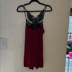 Chic Lace-Accent Burgundy Chemise